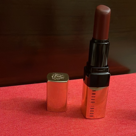 Bundle of nude lipsticks. - Picture 2 of 5